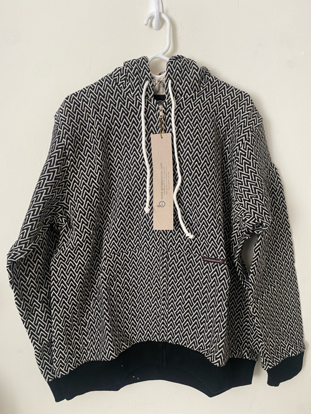 GRNAPPLETREE Textured Black and White Hooded Sweatshirt